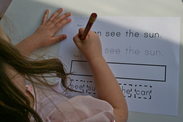 Sight Word Printables READ, TRACE, PASTE (pre-primer) Sight Word Printables READ, TRACE, PASTE (pre-primer)