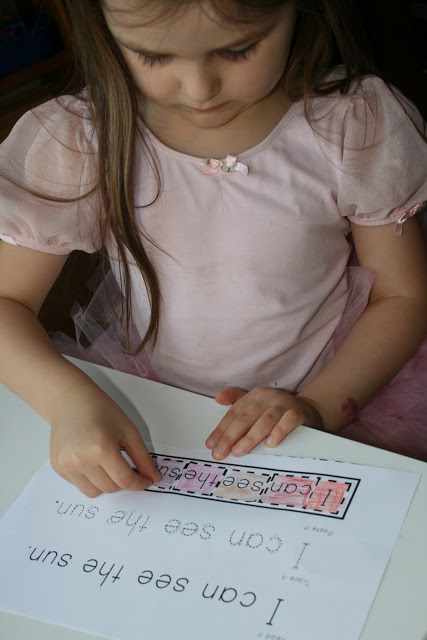 Sight Word Printables READ, TRACE, PASTE (pre-primer) Sight Word Printables READ, TRACE, PASTE (pre-primer)