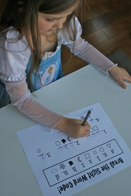 Ready2Read Level 1 Unit 1 in use! The Ready2Read program is a hands-on, interactive and engaging activities that make learning phonics, sight words and word families fun for Pre-K, Kindergarten, and 1st Graders!