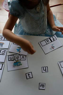 Ready2Read Level 1 Unit 1 in use! The Ready2Read program is a hands-on, interactive and engaging activities that make learning phonics, sight words and word families fun for Pre-K, Kindergarten, and 1st Graders!