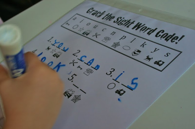 The Ready2Read program is a hands-on, interactive and engaging activities that make learning phonics, sight words and word families fun for Pre-K, Kindergarten, and 1st Graders!