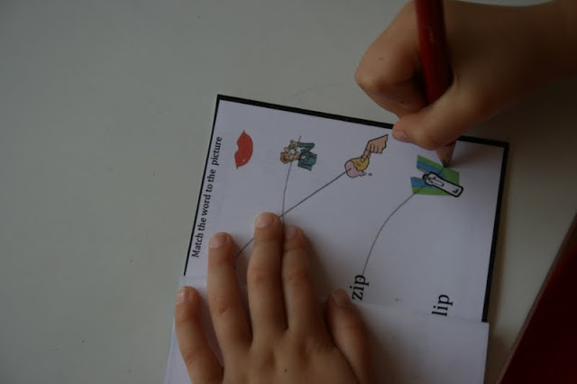 The Ready2Read program is a hands-on, interactive and engaging activities that make learning phonics, sight words and word families fun for Pre-K, Kindergarten, and 1st Graders!