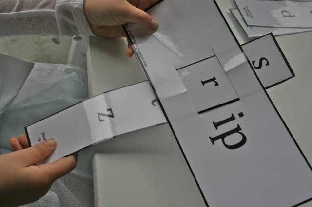 The Ready2Read program is a hands-on, interactive and engaging activities that make learning phonics, sight words and word families fun for Pre-K, Kindergarten, and 1st Graders!