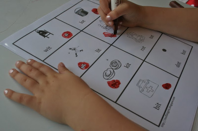 The Ready2Read program is a hands-on, interactive and engaging activities that make learning phonics, sight words and word families fun for Pre-K, Kindergarten, and 1st Graders!