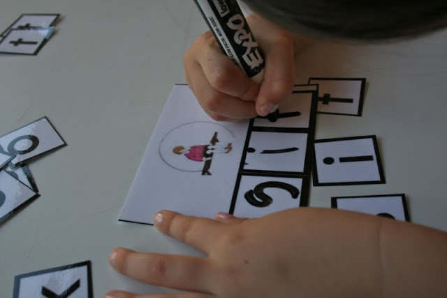 The Ready2Read program is a hands-on, interactive and engaging activities that make learning phonics, sight words and word families fun for Pre-K, Kindergarten, and 1st Graders!