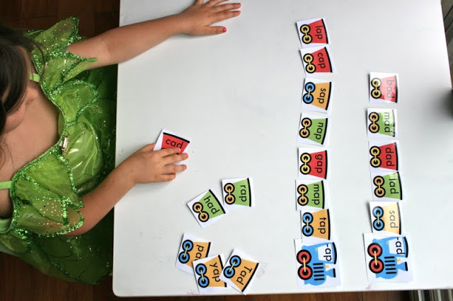 The Ready2Read program is a hands-on, interactive and engaging activities that make learning phonics, sight words and word families fun for Pre-K, Kindergarten, and 1st Graders!
