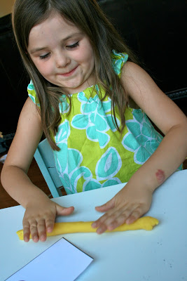 The Ready2Read program is a hands-on, interactive and engaging activities that make learning phonics, sight words and word families fun for Pre-K, Kindergarten, and 1st Grade!