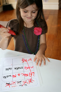 The Ready2Read program is a hands-on, interactive and engaging activities that make learning phonics, sight words and word families fun for Pre-K, Kindergarten, and 1st Grade!