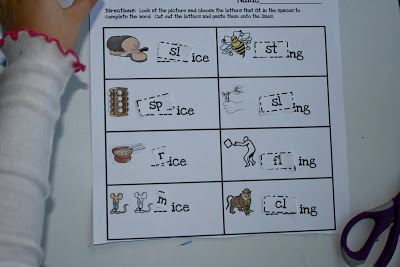 The Ready2Read program is a hands-on, interactive and engaging activities that make learning phonics, sight words and word families fun for Pre-K, Kindergarten, and 1st Grade!