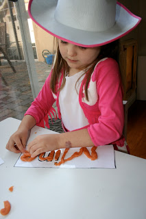 The Ready2Read program is a hands-on, interactive and engaging activities that make learning phonics, sight words and word families fun for Pre-K, Kindergarten, and 1st Grade!