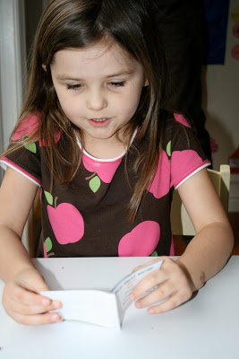 The Ready2Read program is a hands-on, interactive and engaging activities that make learning phonics, sight words and word families fun for Pre-K, Kindergarten, and 1st Grade!