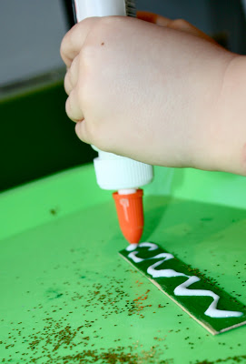 EASY Christmas Tree Craft! EASY Christmas Tree Craft!