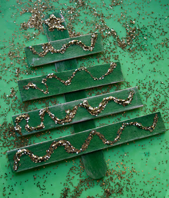 EASY Christmas Tree Craft! EASY Christmas Tree Craft!