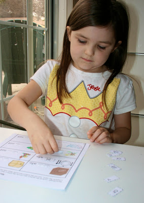 The Ready2Read program is a hands-on, interactive and engaging activities that make learning phonics, sight words and word families fun for Pre-K, Kindergarten, and 1st Grade!