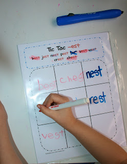 The Ready2Read program is a hands-on, interactive and engaging activities that make learning phonics, sight words and word families fun for Pre-K, Kindergarten, and 1st Grade!
