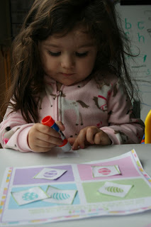 Color sorting and finding the difference... Toddler Tasks Week 6!