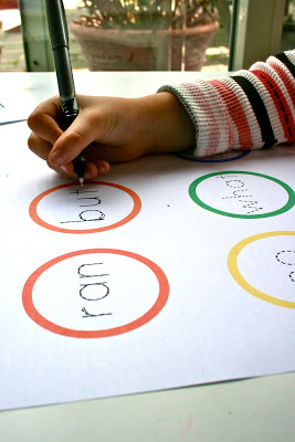 The Ready2Read program is a hands-on, interactive and engaging activities that make learning phonics, sight words and word families fun for Pre-K, Kindergarten, and 1st Grade!