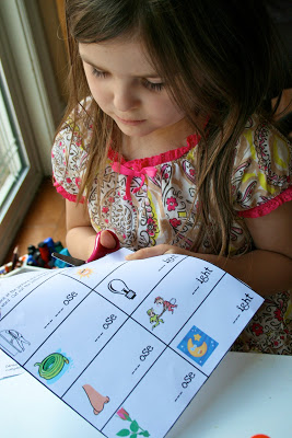 Ready2Read Level 2 Unit 9 in action! The Ready2Read program is a hands-on, interactive and engaging activities that make learning phonics, sight words and word families fun for Pre-K, Kindergarten, and 1st Grade!
