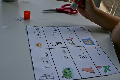 Ready2Read Level 2 Unit 9 in action! The Ready2Read program is a hands-on, interactive and engaging activities that make learning phonics, sight words and word families fun for Pre-K, Kindergarten, and 1st Grade!