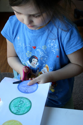 The Ready2Read program is a hands-on, interactive and engaging activities that make learning phonics, sight words and word families fun for Pre-K, Kindergarten, and 1st Grade!