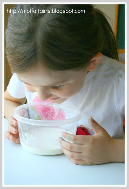 Fun with Oobleck! Fun with Oobleck!