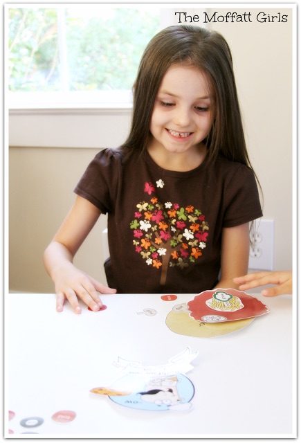 The Ready2Read program is a hands-on, interactive and engaging activities that make learning phonics, sight words and word families fun for Pre-K, Kindergarten, 1st and 2nd Graders!