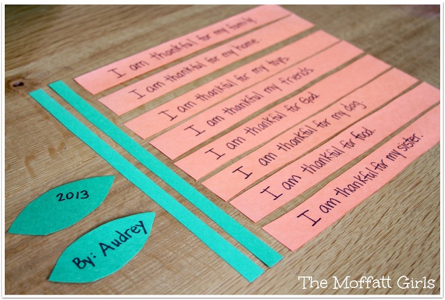 EASY CUTE Thankful Pumpkin Craft! Have students write what they are thankful for on strips of orange paper and then use a fastener to turn them into a pumpkin! Such an easy Thanksgiving Day craft!