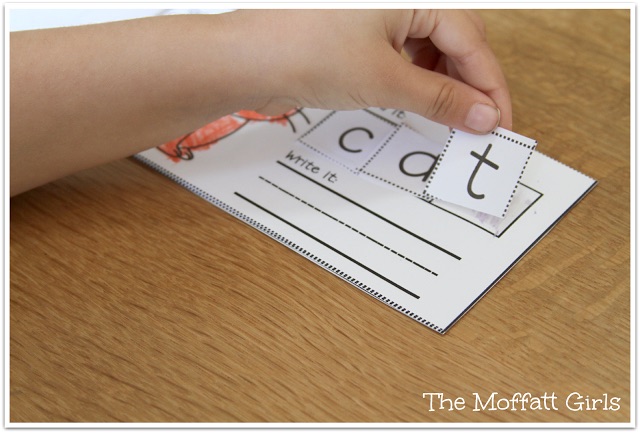 CVC Booklets are a FUN and interactive way to help students build, read and write simple CVC words for Preschool and Kindergarten!