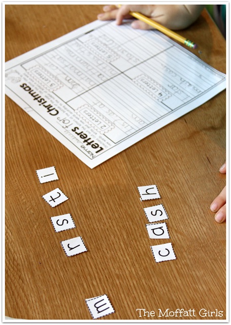 There are 3 interactive grammar foldables in the Christmas NO PREP packet for 1st Grade and they are a HUGE hit and such a great learning tool!