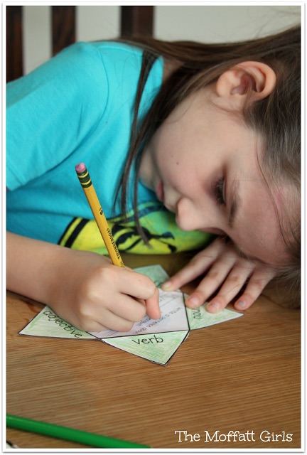 There are 3 interactive grammar foldables in the Christmas NO PREP packet for 1st Grade and they are a HUGE hit and such a great learning tool!