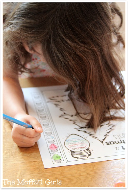 There are 3 interactive grammar foldables in the Christmas NO PREP packet for 1st Grade and they are a HUGE hit and such a great learning tool!