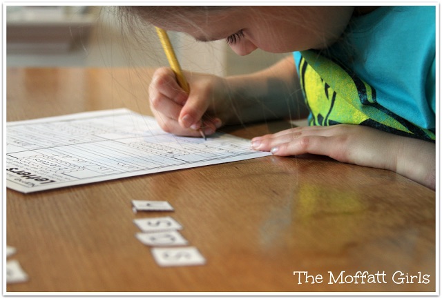 There are 3 interactive grammar foldables in the Christmas NO PREP packet for 1st Grade and they are a HUGE hit and such a great learning tool!