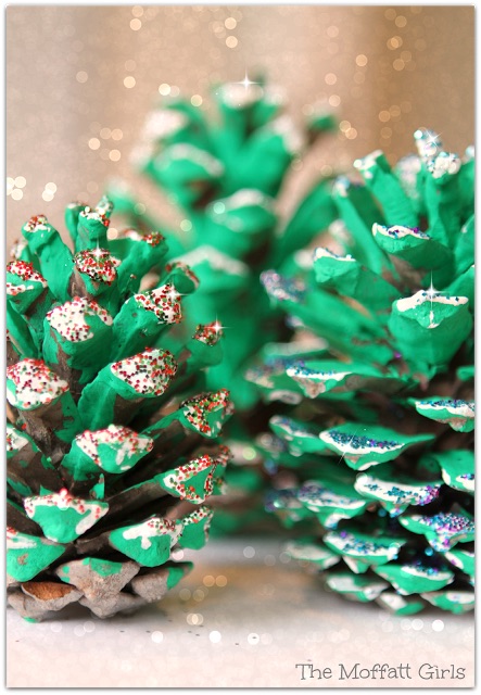 HOW TO: Pine Cone Christmass Tree Craft!
