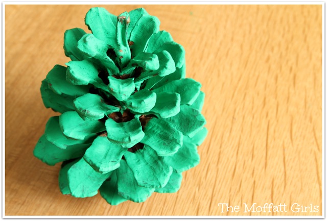 HOW TO: Pine Cone Christmass Tree Craft!