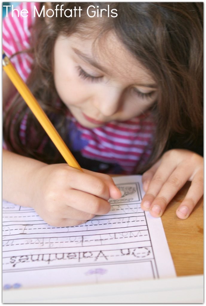 February Journal Prompts for Beginning Writers! These February NO PREP 20 journal prompts include I Can statements to build writing skills and a picture dictionary to spark the imagination. Perfect for beginning writers.
