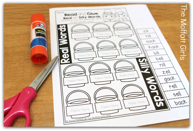 These packets are designed to build both PHONICS SKILLS AND READING COMPREHENSION with simple nursery rhymes! This packet is targeted for 1st Grade, but can also be used with high flying Kindergarteners! 