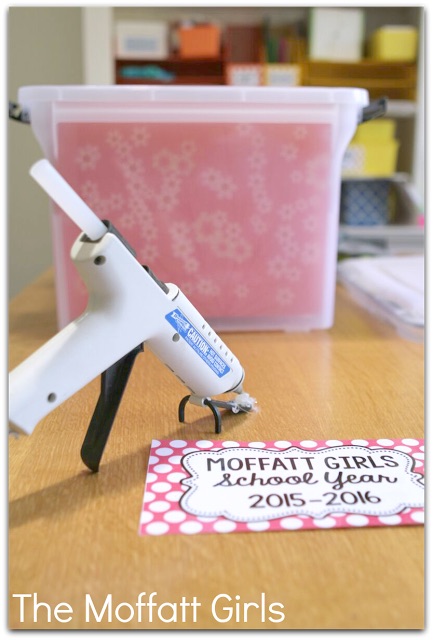 Clear the Paper Clutter with a SIMPLE filing system! Piles of paperwork drive me CRAZY! This is a great way to get organized and keep it that way.