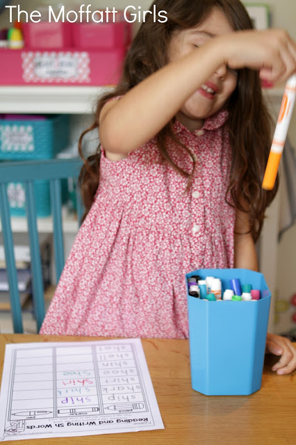 Digraphs can be tricky for struggling readers, and it's important for readers to learn how to identify digraphs early on. These activities cover both beginning and ending digraphs!