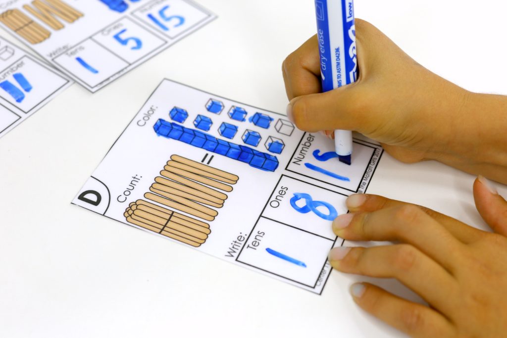 Fun place value math center to teach tens and ones! Teach base ten math with these hands-on math centers for Kindergarten!