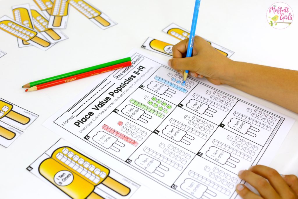 Place Value Popsicles- Fun place value math center to teach tens and ones! Teach base ten math with these hands-on math centers for Kindergarten!
